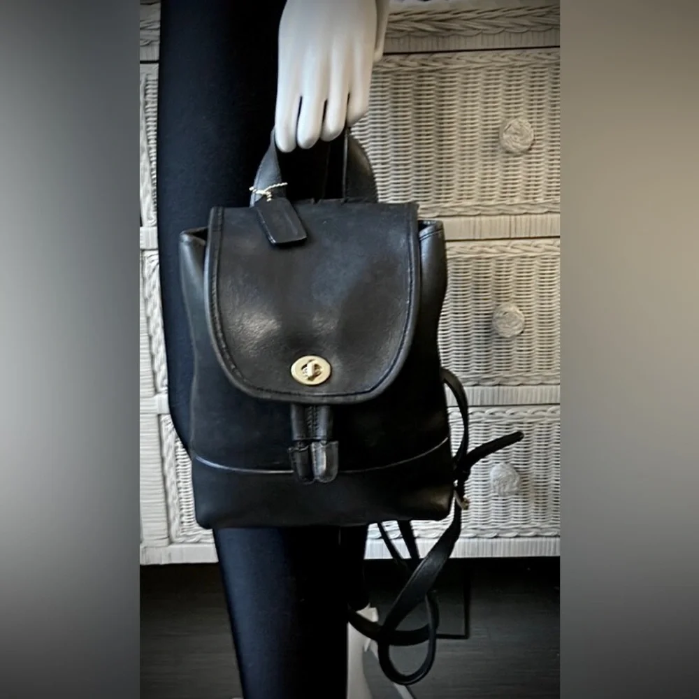 Vintage Coach Rucksack Black Leather 9960 Daypack SN# E069-9960 9.5” x 7.25”